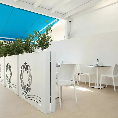 Nocleg ze śniadaniem Rivazzurra Design 3*
